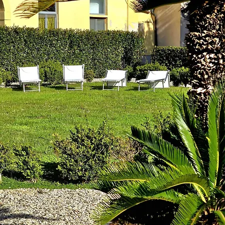La Villa Apartments - Convenient For Sardinia And Corsica - 4 Beds - Private Parking Included With Camera Livorno Exterior foto