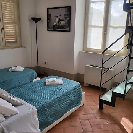 La Villa Apartments - Convenient For Sardinia And Corsica - 4 Beds - Private Parking Included With Camera Livorno Exterior foto