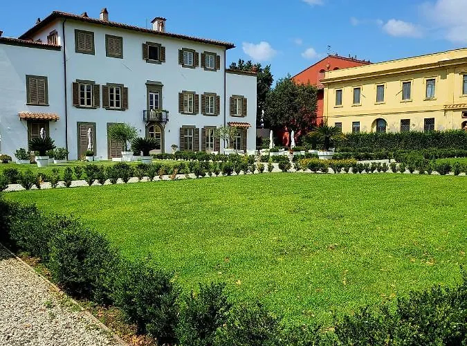 La Villa Apartments - Convenient For Sardinia And Corsica - 4 Beds - Private Parking Included With Camera