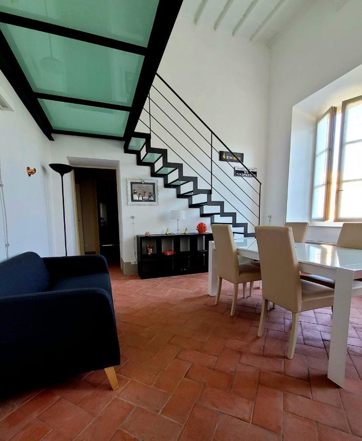 La Apartments: Sardinia-corsica Gateway With Secure Parking Apartment Livorno