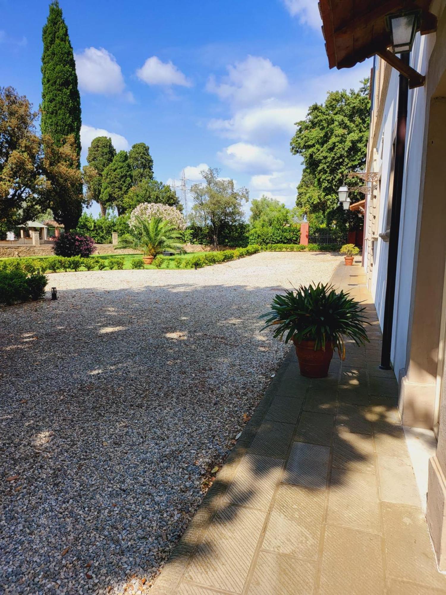 Apartment La Apartments: Sardinia-corsica Gateway With Secure Parking Livorno