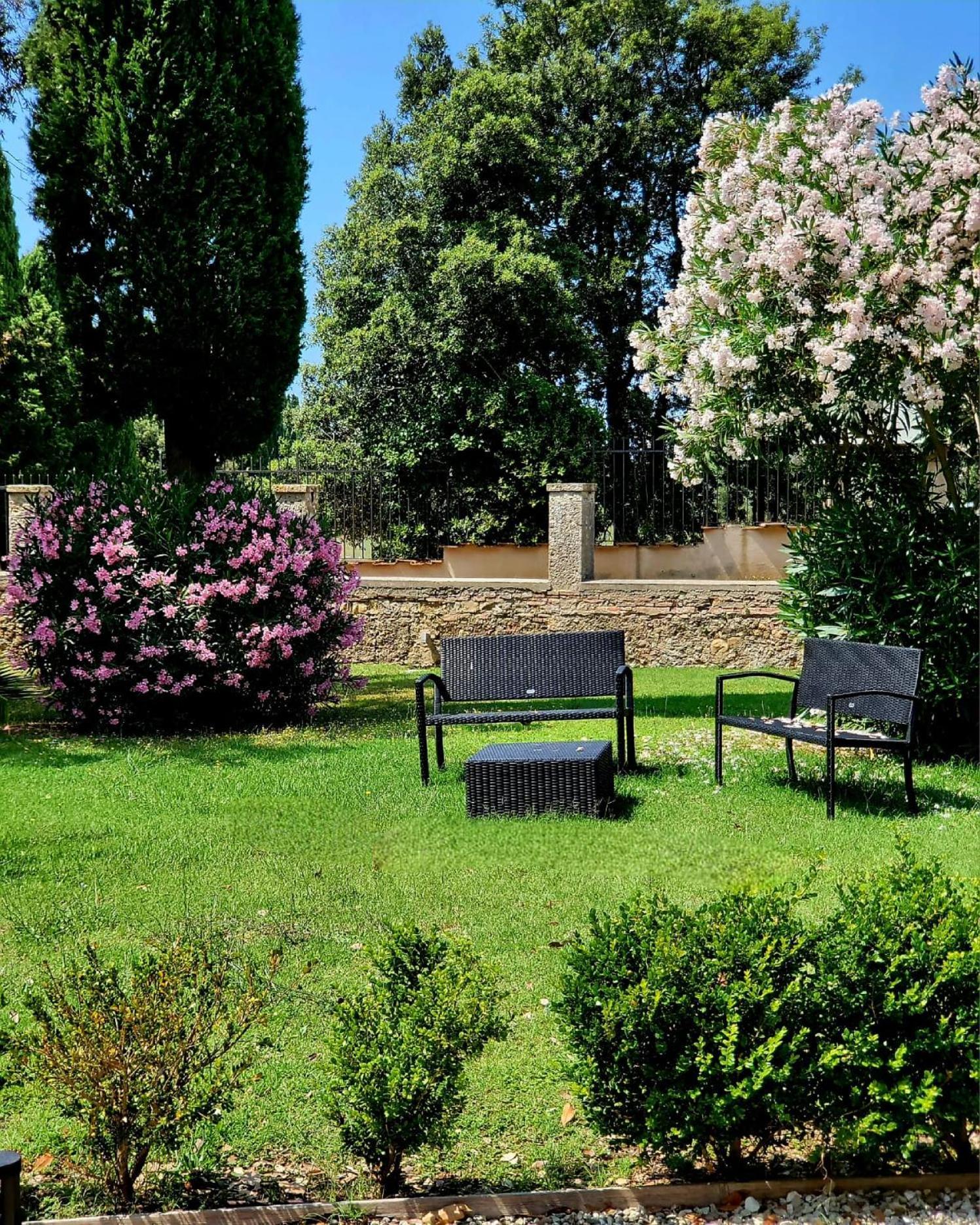 La Apartments: Sardinia-corsica Gateway With Secure Parking Apartment