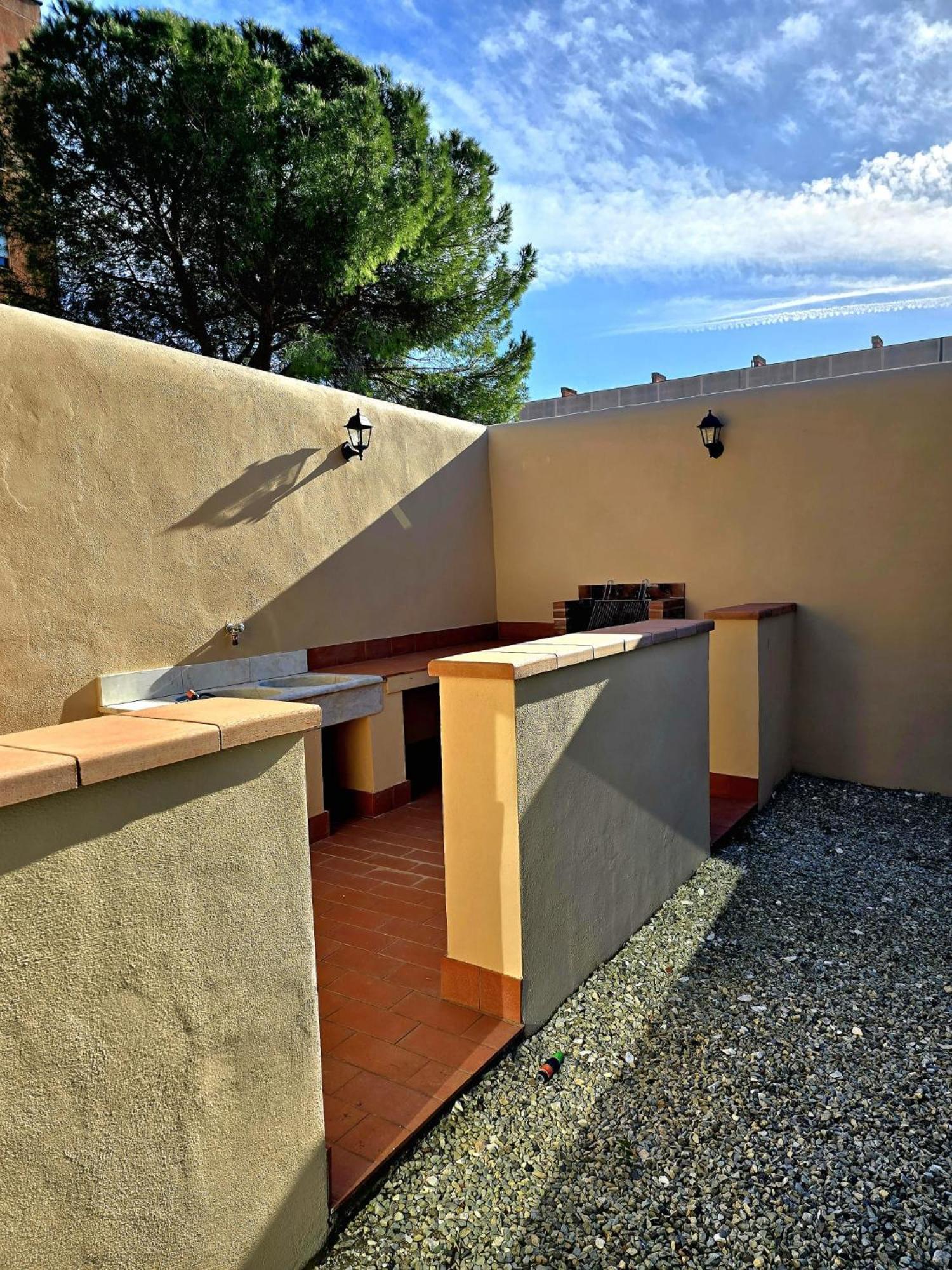 La Apartments: Sardinia-corsica Gateway With Secure Parking *