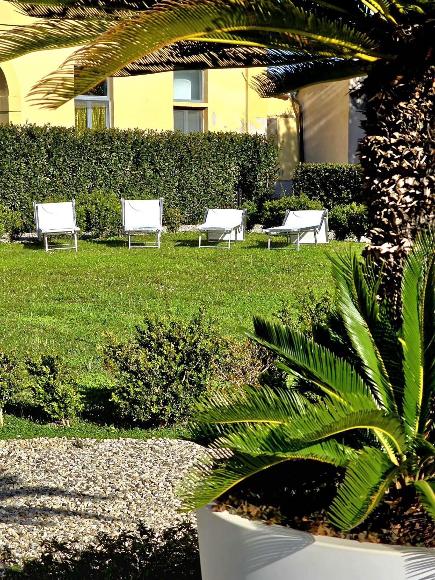 Apartment La Apartments: Sardinia-corsica Gateway With Secure Parking Livorno