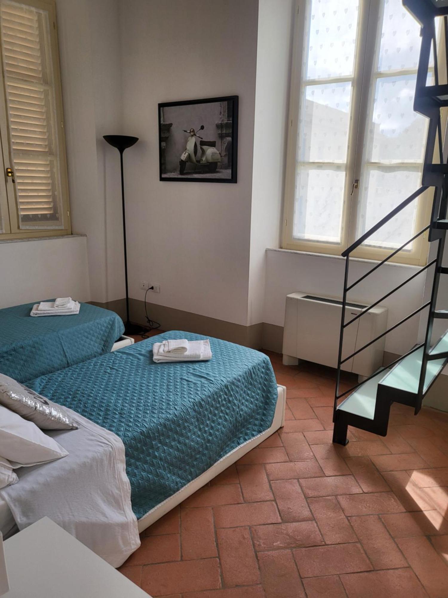 La Apartments: Sardinia-corsica Gateway With Secure Parking